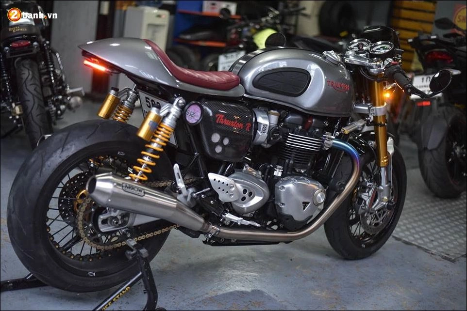 Triumph thruxton r vẻ đẹp hầm hố từ dàn option danh giá