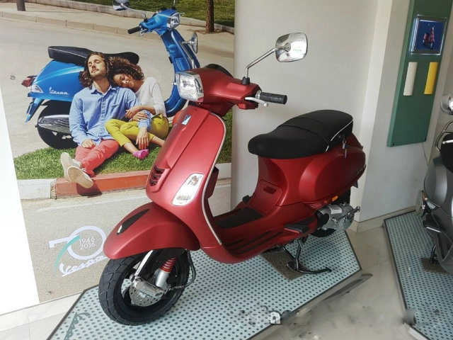 Vespa elegante 150 special edition lên kệ giá 335 triệu đồng