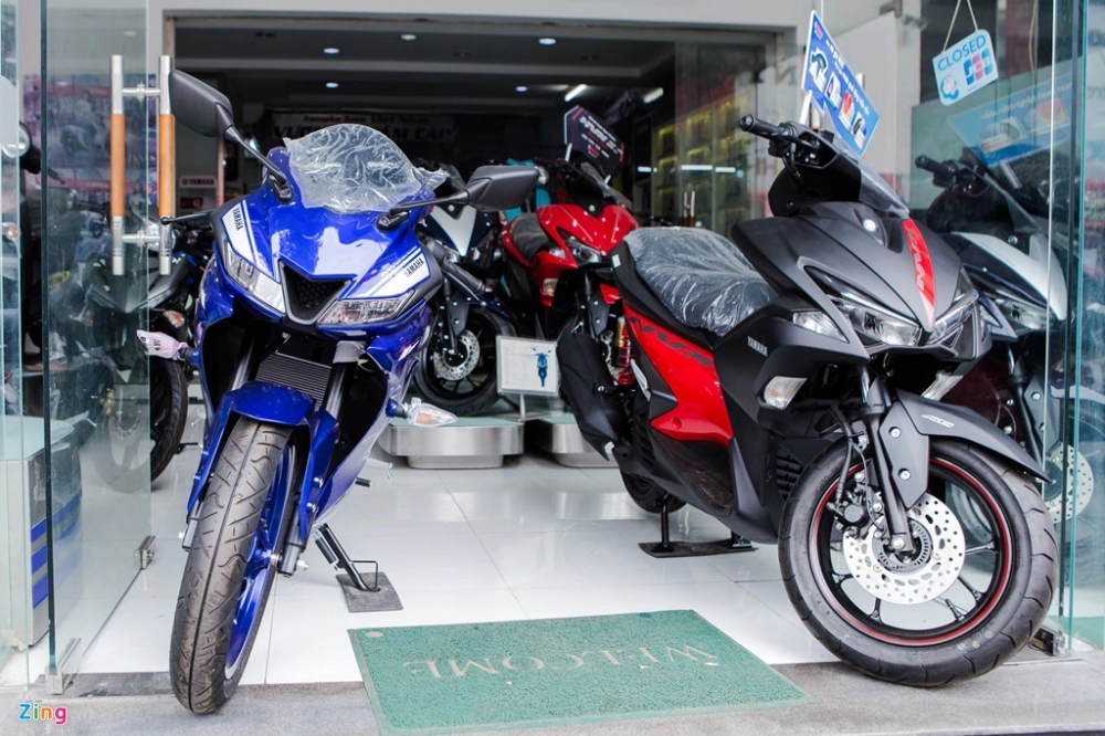 Yamaha r15 2017 chính hãng có mặt ở đại lí giá dự kiến 93 triệu đồng