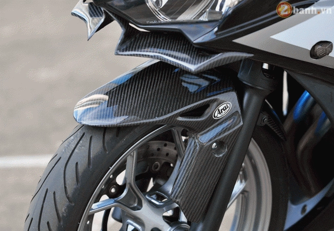 Yamaha r25 thể thao hơn trong diện mạo cực chất