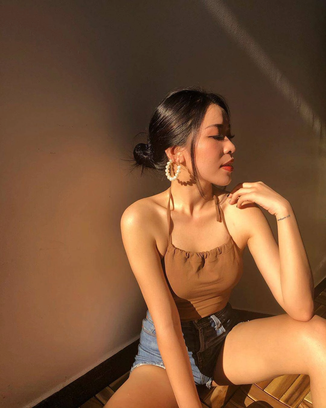 Cách mặc váy yếm hở vẫn sang như nàng hot girl hà thành từng trai trung quốc ùn ùn xin cưới