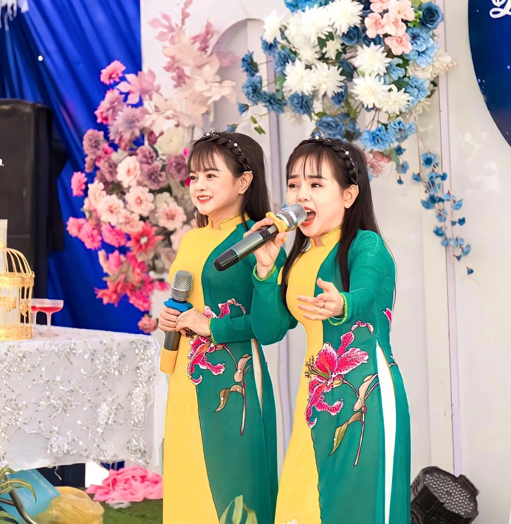 Hai cặp song sinh việt có ngoại hình hiếm nhưng ăn mặc như văn mẫu ai cũng khen