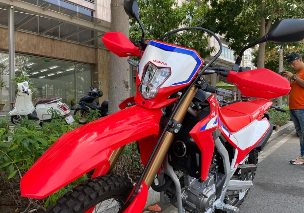 Honda crf300l 2023 đầu tiền về tại vn kèm giá bán