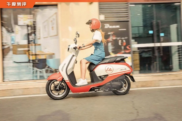 Honda giới thiệu mẫu xe tay ga vừa đẹp vừa sang đối thủ xứng tầm của vespa