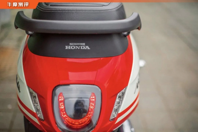 Honda giới thiệu mẫu xe tay ga vừa đẹp vừa sang đối thủ xứng tầm của vespa