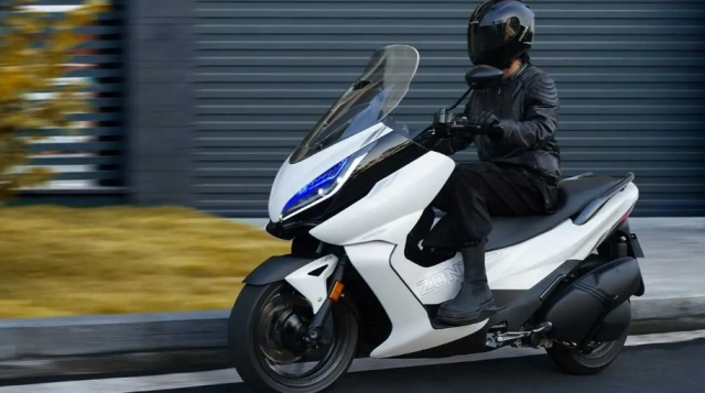 Nhà sản xuất trung quốc zontes phát hành zt 500 maxi-scooter