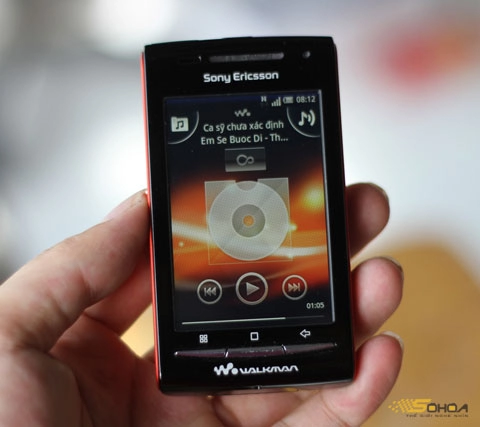 Walkman w8 chạy android giá 49 triệu