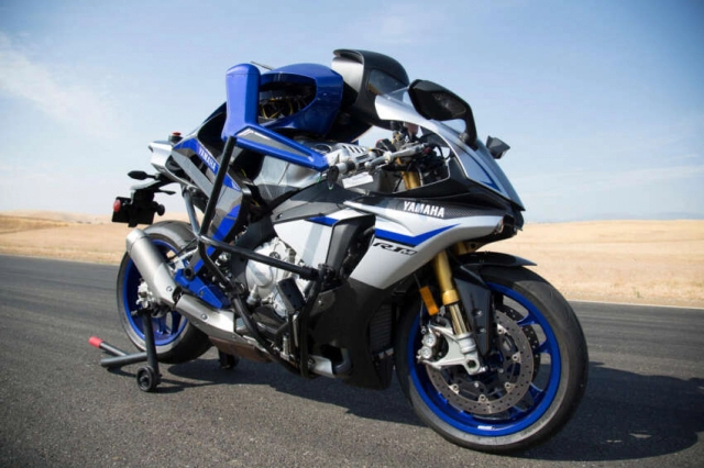 Yamaha trưng bày hệ thống tự cân bằng xe máy