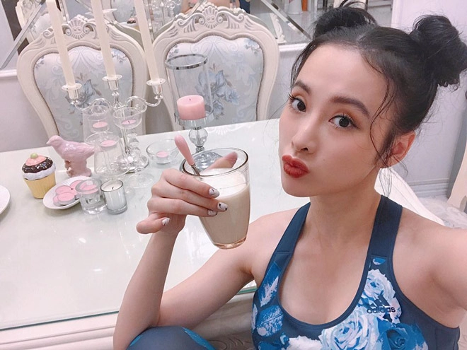 Ai ở nhà xuề xòa chứ riêng angela phương trinh luôn sexy mọi hoàn cảnh