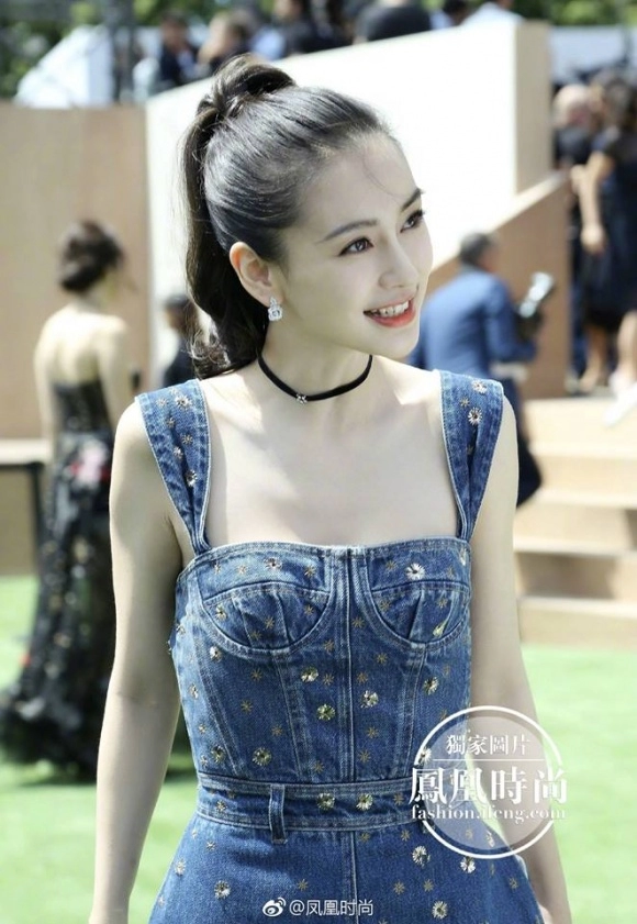 Angelababy - mẹ bỉm sữa ngực lép kẹp vẫn đánh bật dàn sao hạng a