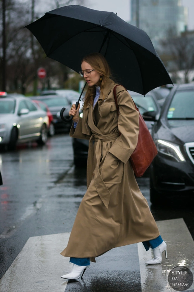 Đừng đổ cho thời tiết mặc đẹp ngày mưa vẫn là sứ mệnh của phụ nữ