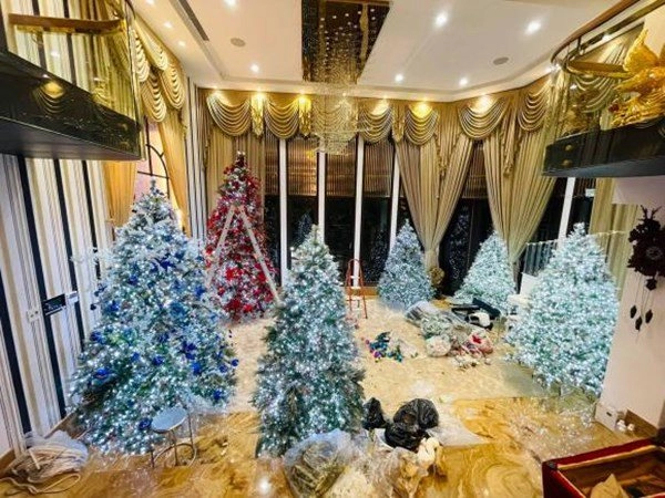 Hậu ly hôn mới cuối tháng 10 đàm vĩnh hưng đã trang trí noel trong biệt thự 60 tỷ