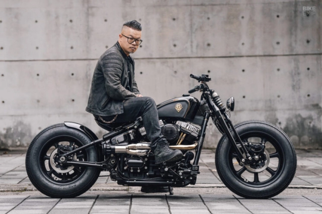 Một chiếc harley fat bob độ theo phong cách đặc trưng của rough crafts