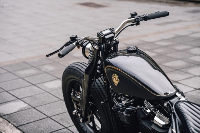 Một chiếc harley fat bob độ theo phong cách đặc trưng của rough crafts