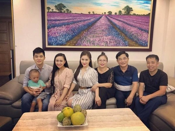 Nhà celeb phạm hương hương tràm bỏ showbiz sang mỹ sống nơi sang nhà ở quê cũng không kém