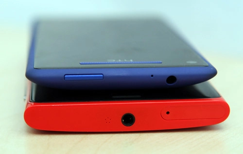 Nokia lumia 920 và htc 8x đọ dáng