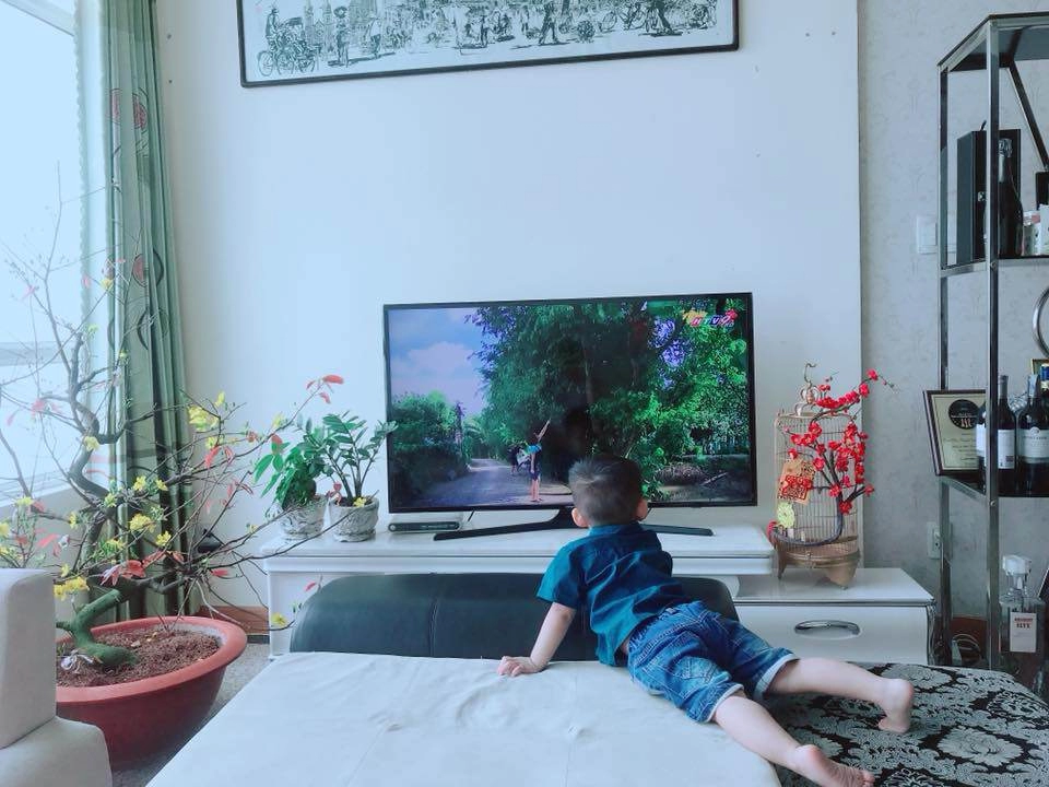 Phi thanh vân livestream khoe rèm cửa nhà 10 tỷ nhưng ai cũng chú ý đến nội thất xa hoa