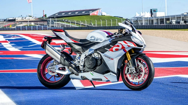 Phiên bản đặc biệt của aprilia rsv4 factory 2023 và tuono factory 2023 xuất hiện tại cota