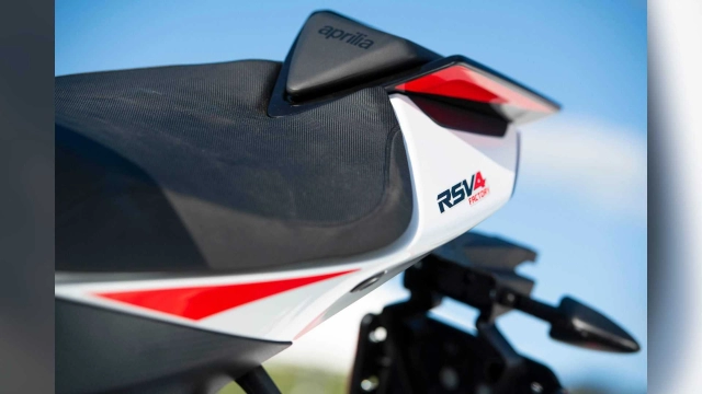 Phiên bản đặc biệt của aprilia rsv4 factory 2023 và tuono factory 2023 xuất hiện tại cota