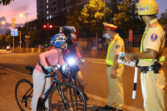 Sử dụng xe đạp để tham giao giao thông csgt vẫn có thể phạt tiền như thường