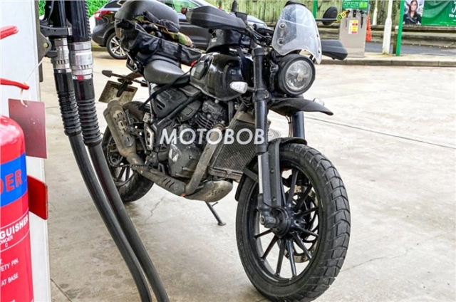 Triumph scrambler 400 mới lộ diện video chạy thử