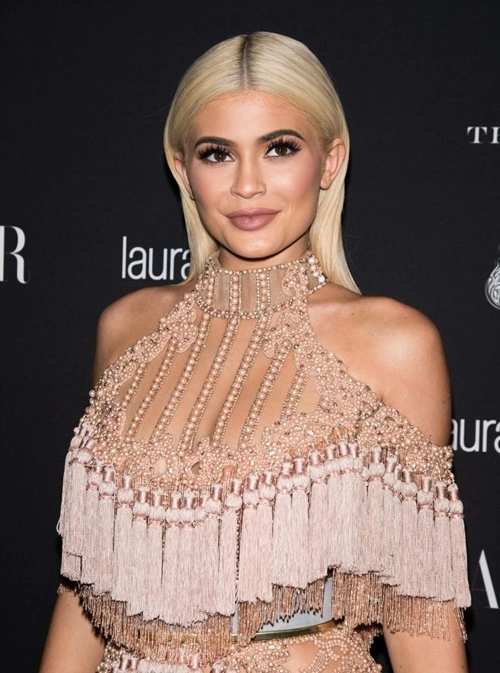 Bầu 4 tháng mà không lộ bụng kylie jenner chia sẻ bí quyết độc