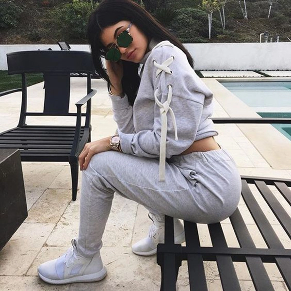 Bầu 4 tháng mà không lộ bụng kylie jenner chia sẻ bí quyết độc