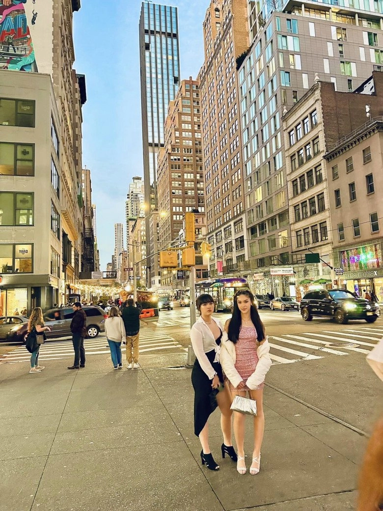 Bé gái việt 13 tuổi cao 1m72 thả dáng náo loạn đường phố new york là mẫu nhí việt đầu tiên catwalk tại mỹ