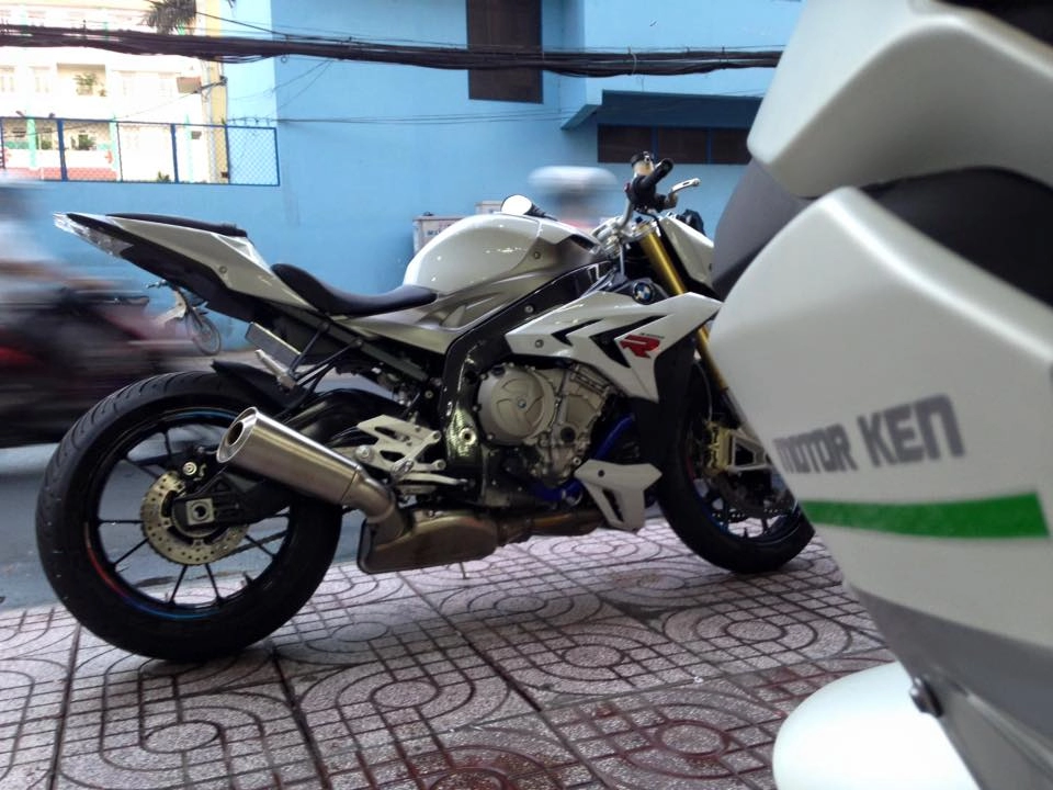 Bmw s1000r 2015 abs trắng ngọc trinhhqcngiá tốt