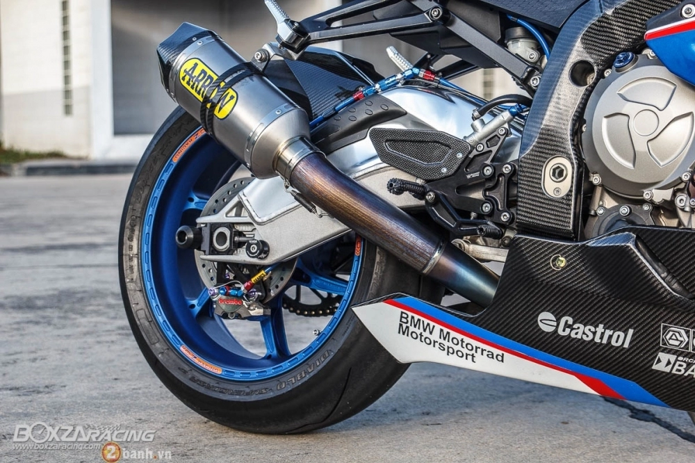 Bmw s1000rr siêu ngầu trong bản độ hàng hiệu cực chất