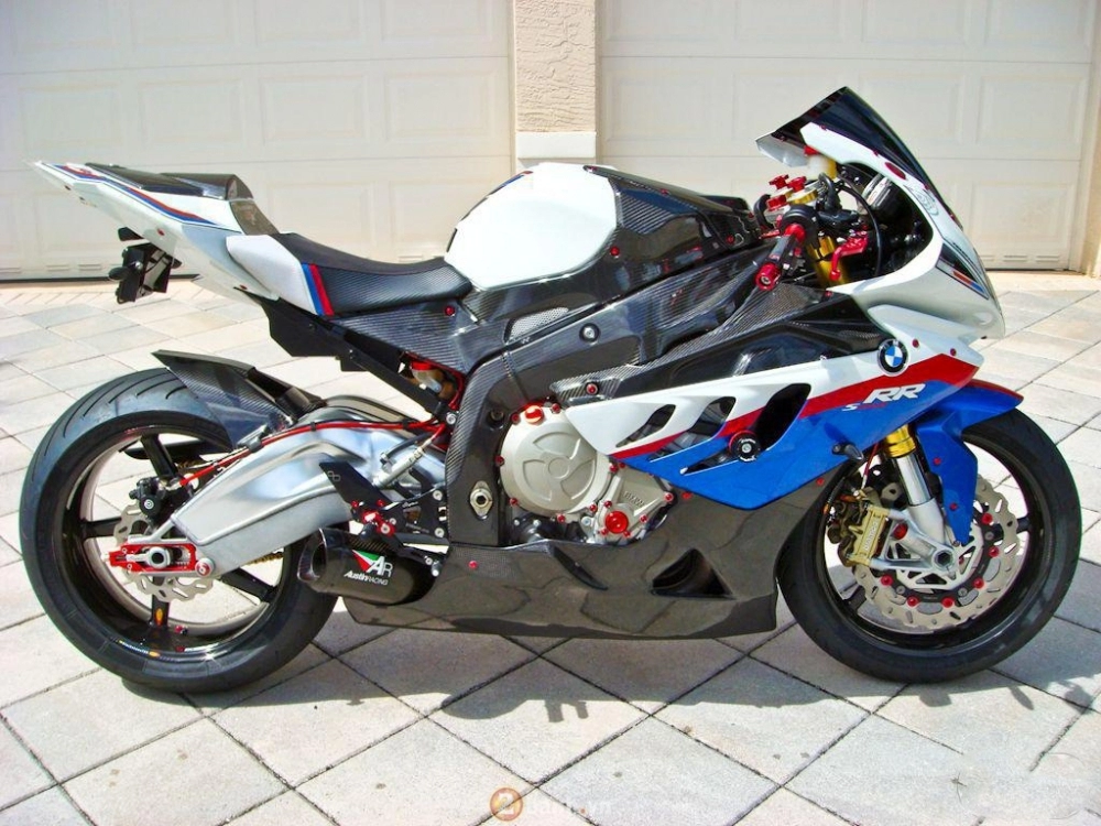 Cá mập lên bờ - bmw s1000rr với đầy đủ vũ khí hạng nặng