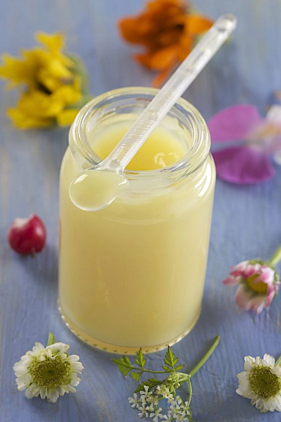 Cách dùng sữa ong chúa làm đẹp da không hề khó như bạn tưởng