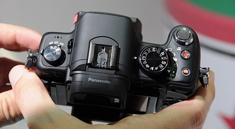 Camera 3d thay ống kính của panasonic