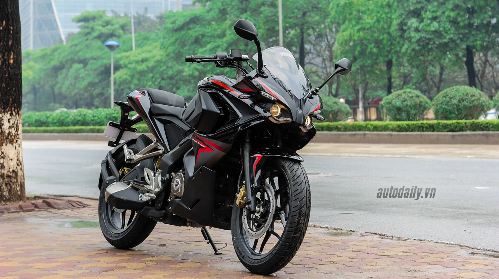 Cận cảnh bajaj pulsar rs200 demon black đầu tiên tại việt nam giá chỉ 90 triệu đồng