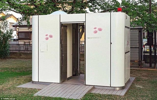 Chỉ là wc công cộng thôi có nhất thiết phải đẹp đến thế này không