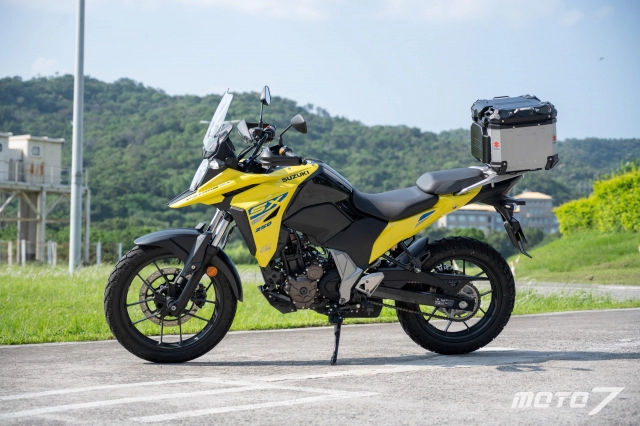 Chi tiết suzuki v-strom 250 sx 2023 dùng chung động cơ gixxer làm mát bằng dầu