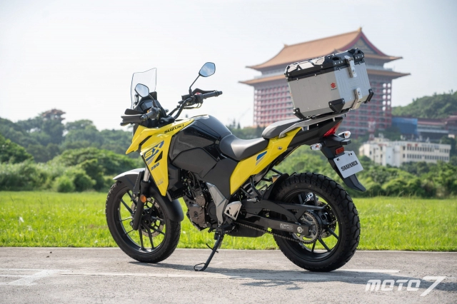 Chi tiết suzuki v-strom 250 sx 2023 dùng chung động cơ gixxer làm mát bằng dầu