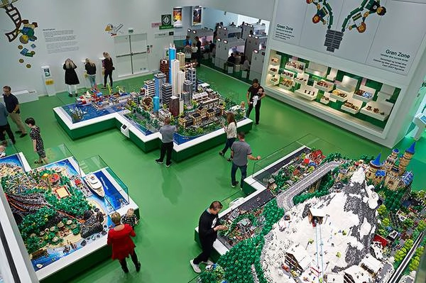 Choáng ngợp tòa nhà được làm từ 25 triệu mảnh ghép lego