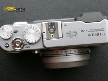 Fujifilm x100 hàng xách tay giá 32 triệu