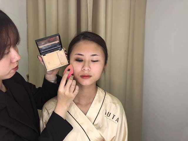 hô biến mắt 1 mí ti hí trở nên to rõ cuốn hút nhờ các bước makeup cơ bản