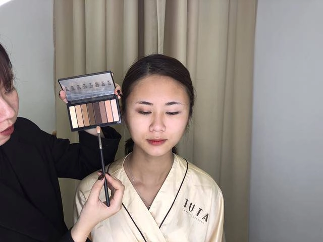 hô biến mắt 1 mí ti hí trở nên to rõ cuốn hút nhờ các bước makeup cơ bản