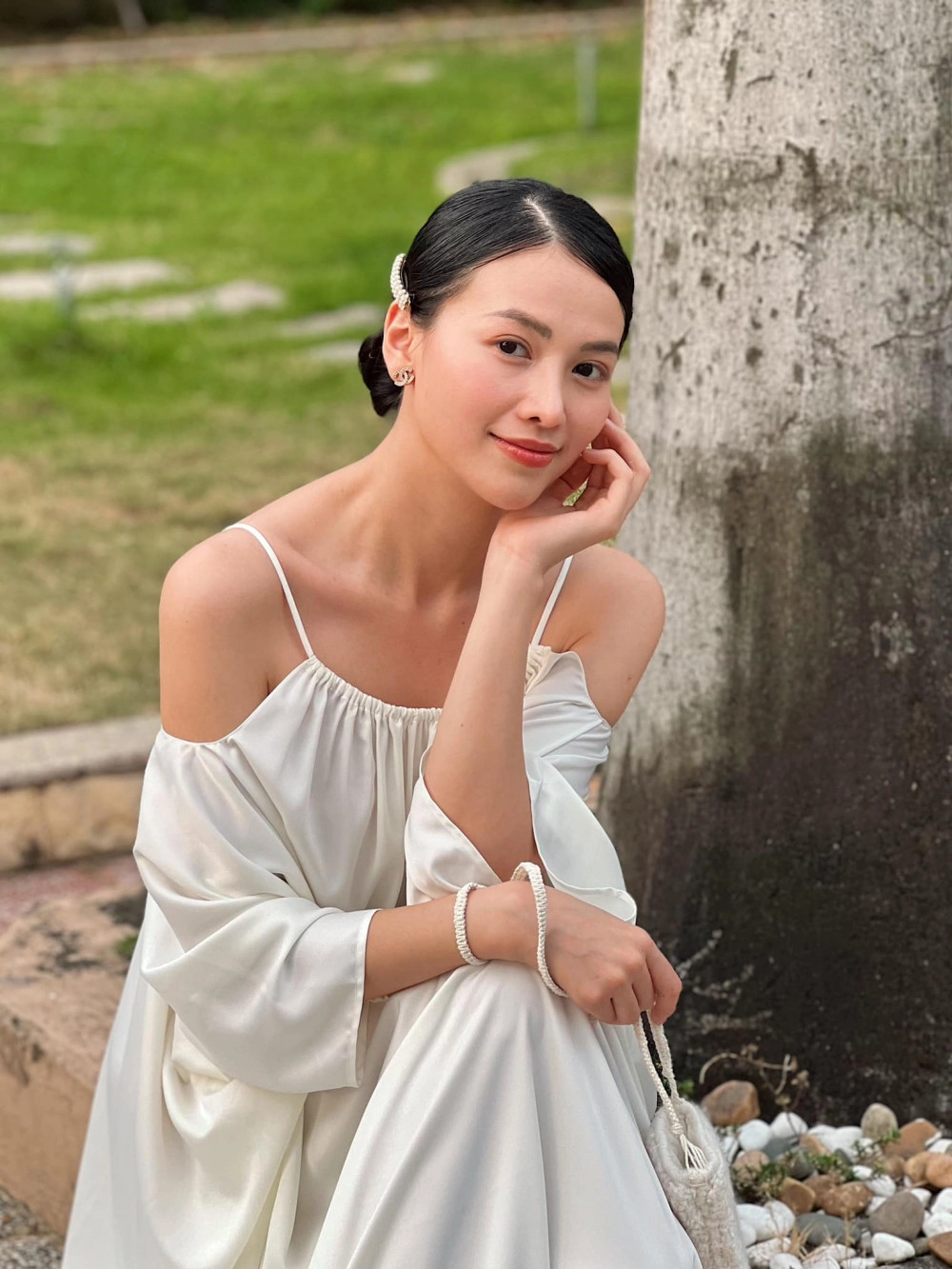 Hoa hậu bến tre duy nhất được ví như nam phương hoàng hậu diện váy cưới trắng cả showbiz chúc mừng