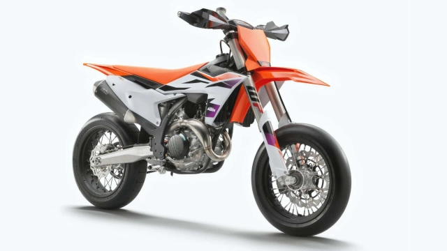 Ktm 450 smr supermoto 2024 sẵn sàng ra mắt với đồ họa mới lấy cảm hứng từ thập niên 90