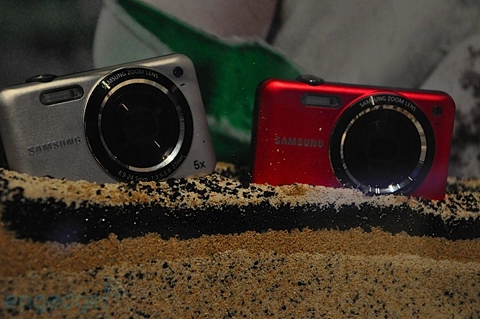 Máy ảnh chống thấm nước và chống sốc của samsung
