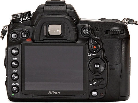 Nikon d7000 - so sánh với các anh em