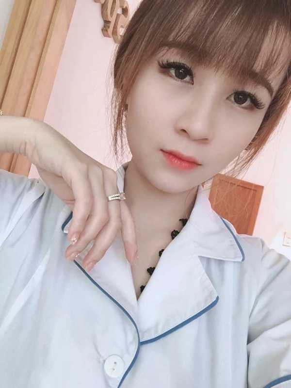 Nữ điều dưỡng giấu mẹ đi chống dịch sở hữu dung mạo xinh đẹp da trắng như tuyết