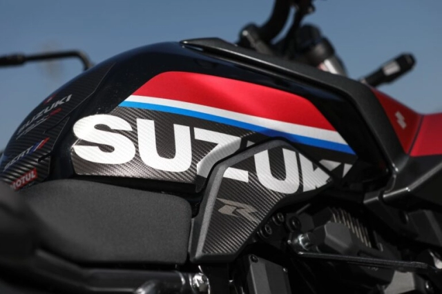 Suzuki pháp tung ra gói phụ kiện và đồ họa sert cho gsx-8s