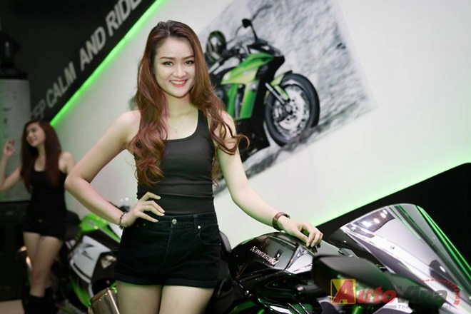 Các cô nàng pg xinh đẹp trong ngày ra mắt xe mô tô kawasaki