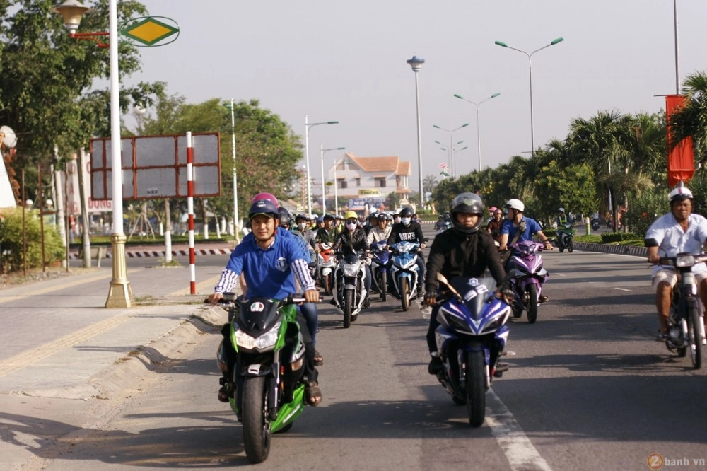 Cung exciter ba tri club đem xuân yêu thương tơi cac đông bao huyên ba tri - bên tre