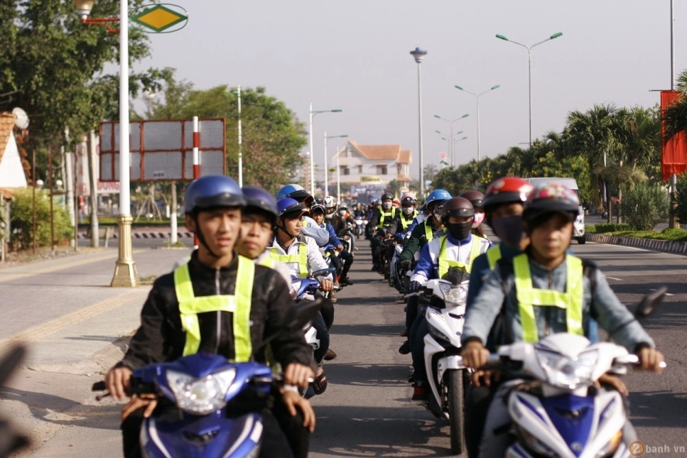 Cung exciter ba tri club đem xuân yêu thương tơi cac đông bao huyên ba tri - bên tre